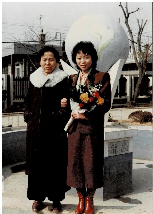 1983년 2월 부평고등학교에서 상규 졸업식날 남숙과 도영