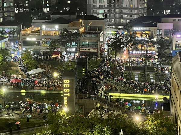 검단김포 주민들이 지난 15일 GTX-D 원안 사수 등을 요구하는 촛불집회를 열었다. 사진=김포검단교통시민연대