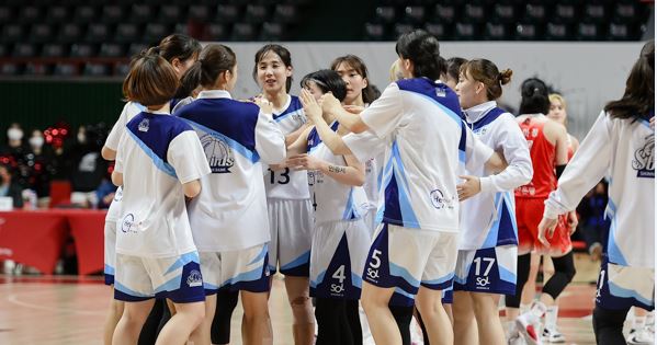 인천 신한은행 에스버드가 부산 BNK를 꺽고 7승3패로 다시 공동 2위로 올라섰다.(사진=한국여자농구연맹 홈페이지)