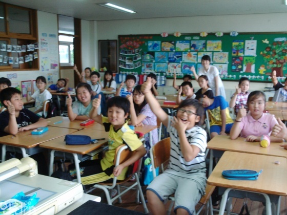 봉수초교 어린이들의 행복한 얼굴