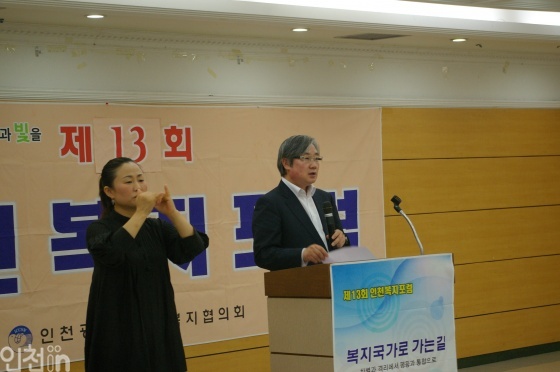 김성재 경인방송 회장이 강연하고 있다.