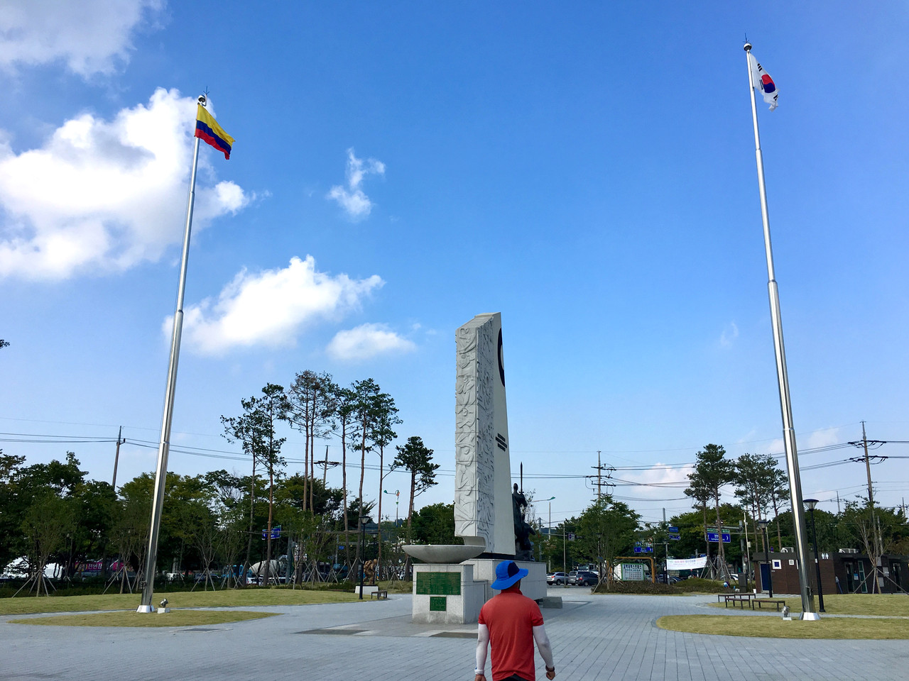 서구 연희동 경명공원으로 이전한 콜롬비아군 참전기념비(후면), 2019ⓒ유광식