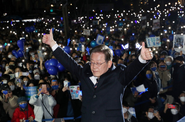 지난 3월 8일 밤 광화문 청계광장에서 마지막 유세에 나선 이재명 민주당 대통령 후보