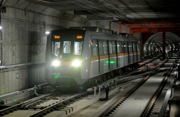 인천도시철도 2호선 지하 구간 운행 모습