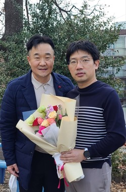 김윤혁 청라 예미담치과 원장(오른쪽)