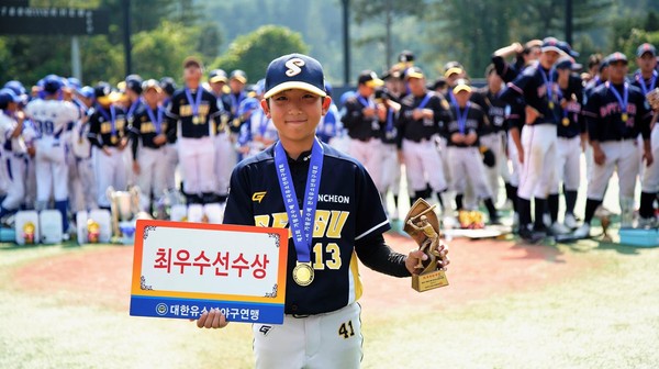 최우수선수로 뽑힌 인천서구유소년야구단의 조배성 선수