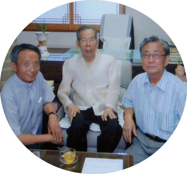 2007년 서울대교구 꾸르실료 주간 활동 당시 故 서유석 사도 요한 신부와 김수환 추기경 예방
