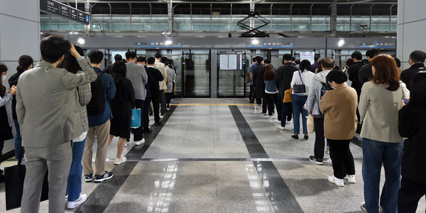 공항철도 계양역에서 시민들이 열차를 기다리고 있다. 사진=인천시