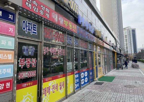 인천 청라국제도시 부동산 업소 전경. 사진=인천in