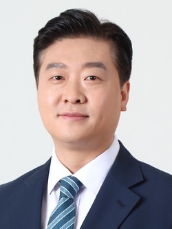 제물포정책연구원 초대 연구원장으로 취임한 남궁형 전 인천시의원. 사진=자료 사진